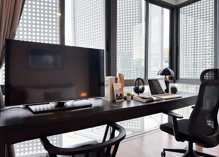 Expansive Luxury 2br - Ultra Fast Wifi - Phrom Phong 度假居 *