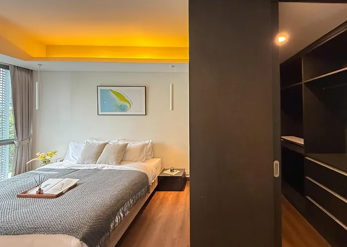 度假居 Expansive Luxury 2br - Ultra Fast Wifi - Phrom Phong *